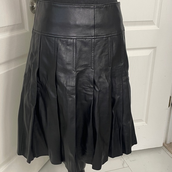 Arden B. Skirt pleated Lamb leather black 2 fits US 8 M